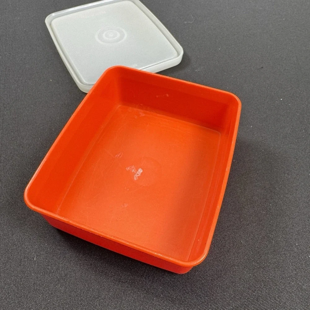 VTG Small Tupperware Plastic Storage Container #1516-1W/‎ Lid